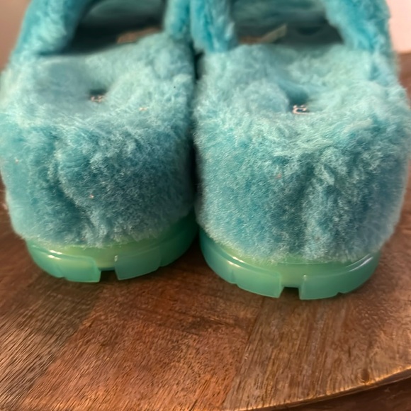 UGG Fluffita Slides - Picture 5 of 5